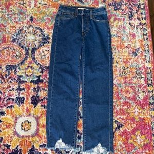 Never worn Levi straight leg jeans